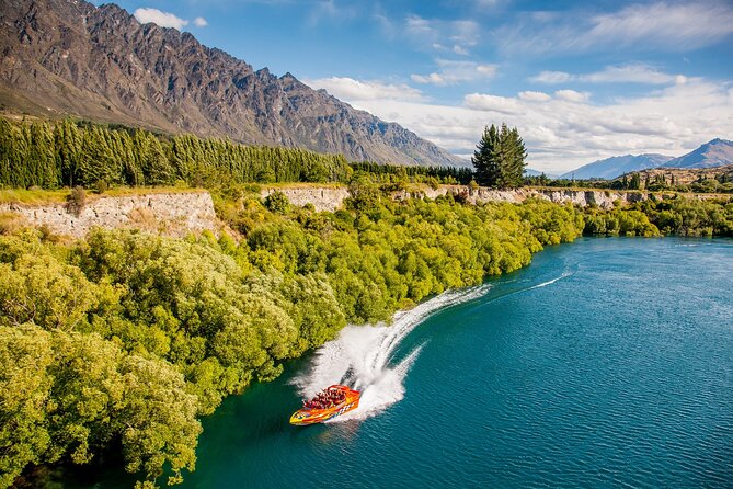 30-Minute High-Speed Thrill Queenstown Jet Boat Adventure - The 360-degree spins and water spray