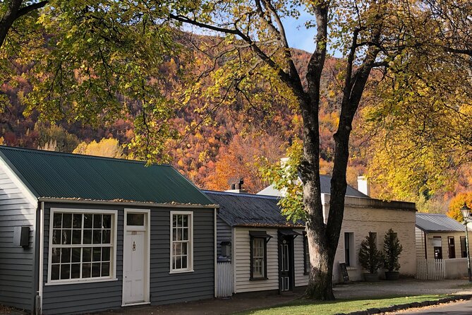 Arrowtown and Wanaka Highlights Tour from Queenstown - A drink and a photo at Cardrona