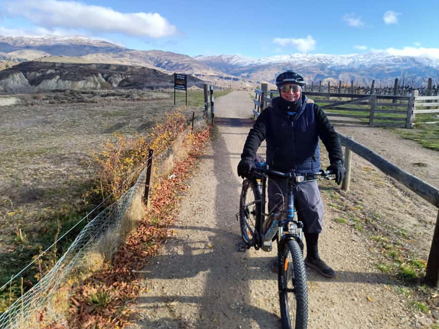 Cromwell: Lake Dunstan Trail Bike Rental and Luxury Shuttle - Carrick Winery and the useful art of stopping