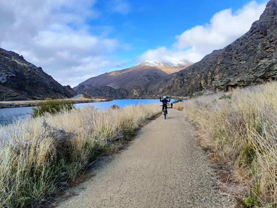 Cromwell: Lake Dunstan Trail Bike Rental and Luxury Shuttle - Arriving in Clyde and getting back to Cromwell