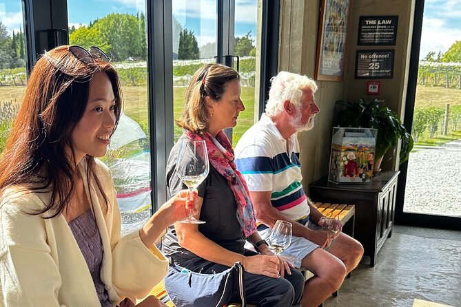 'Express' Wine Tour & Māori Culture Wānaka - A short route into Wānaka wine country