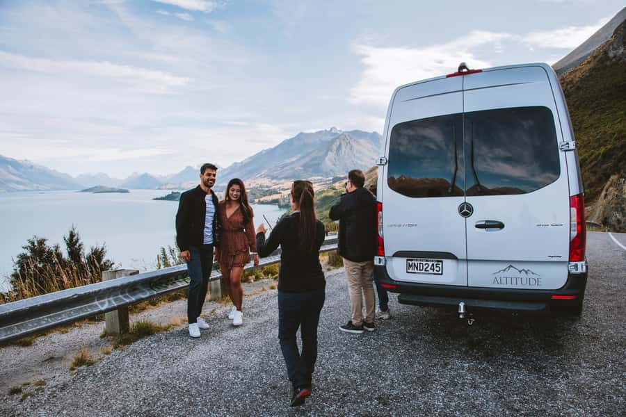 From Queenstown: Glenorchy and Paradise Scenic Half-Day Tour - The first 45 minutes: Lake Whakatipu and the road north