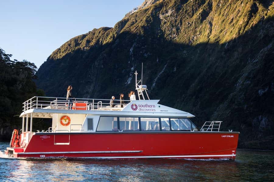 From Queenstown: Milford Sound Flight and Cruise with Lunch - A 105-minute cruise with room to watch the water