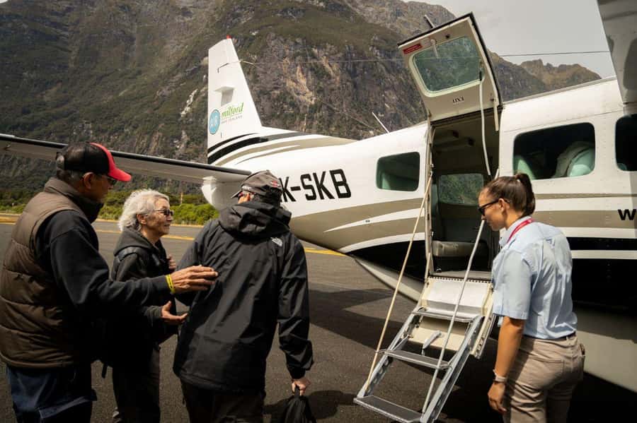 From Queenstown: Milford Sound Flight and Cruise with Lunch - Lunch, tea, and the limits of a picnic