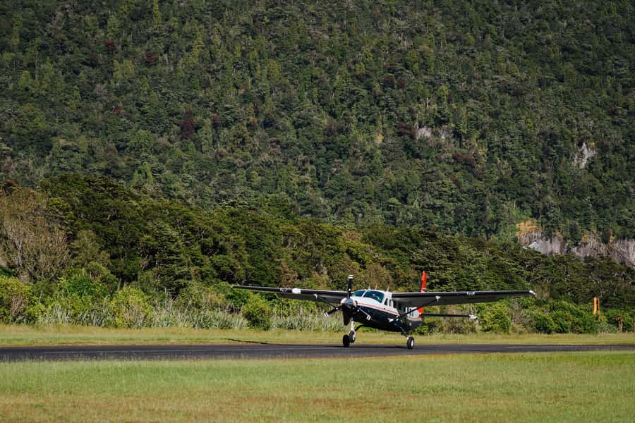 From Queenstown: Milford Sound Full-Day Trip by Plane & Boat - The return flight takes a different route