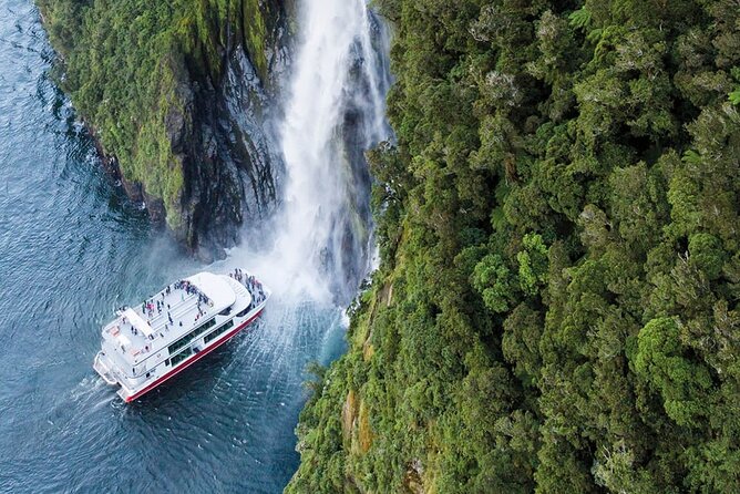 Half-Day Milford Helicopter Flight and Cruise from Queenstown - Crossing Fiordland by helicopter