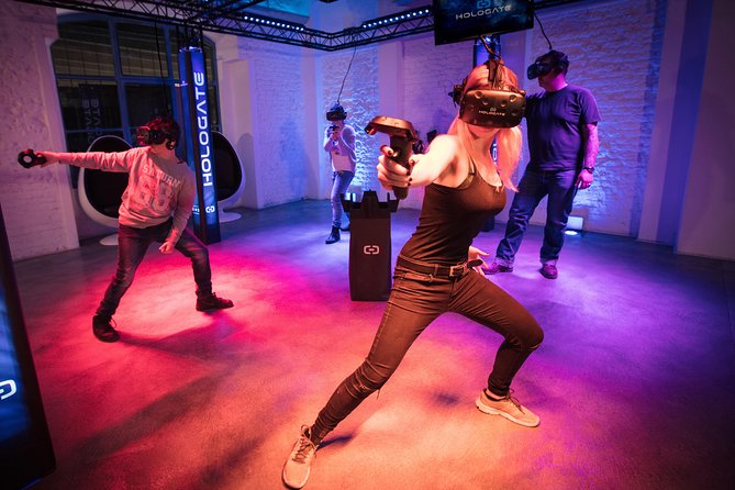 Hologate VR - Multiplayer Virtual Reality - Checking in and choosing two games