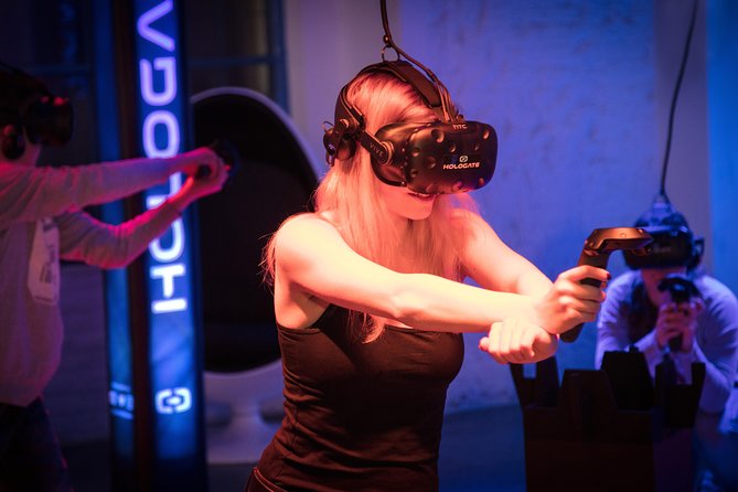 Hologate VR - Multiplayer Virtual Reality - Game one: action, rhythm, or playful competition