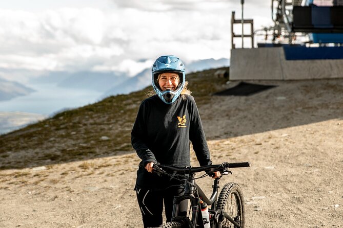Lake Dunstan Cycleway Bike Rental With Return Luxury Shuttle - Food stops, wine, and the finish in Clyde