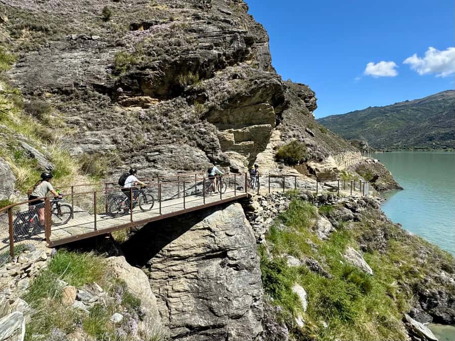 Lake Dunstan Trail eBike Adventure (inc Shuttle) - Why starting in Clyde makes the day work better