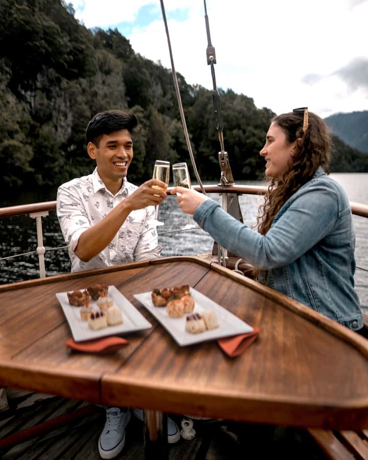 Lake Te Anau: 3-Hour Boat Cruise with Guided Walk - Crossing toward the South Fiord
