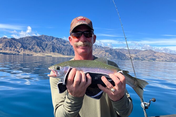 Lake Wakatipu Queenstown: 3 Hour Fishing Adventure by Boat - Olly’s role and the practical help onboard