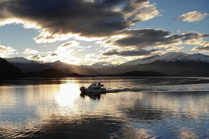 Lake Wanaka 1-Hour Cruise Including Wine and Cheese - Wine, cheese, and the happy-hour format