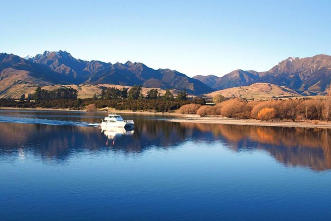 Lake Wanaka 1-Hour Cruise Including Wine and Cheese - What the crew adds to the hour