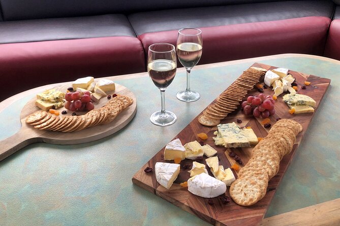 Lake Wanaka 1-Hour Cruise Including Wine and Cheese - Comfort, seating, and changing weather