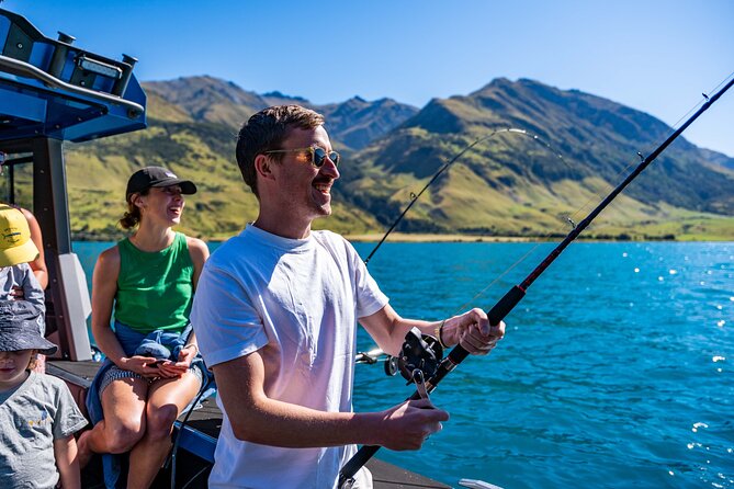 Lake Wānaka: 3 hour Fishing Adventure by Boat - Snacks, drinks, and a small group