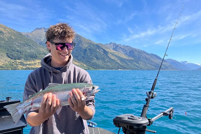 Lake Wānaka: 3 hour Fishing Adventure by Boat - Learning the downrigger method