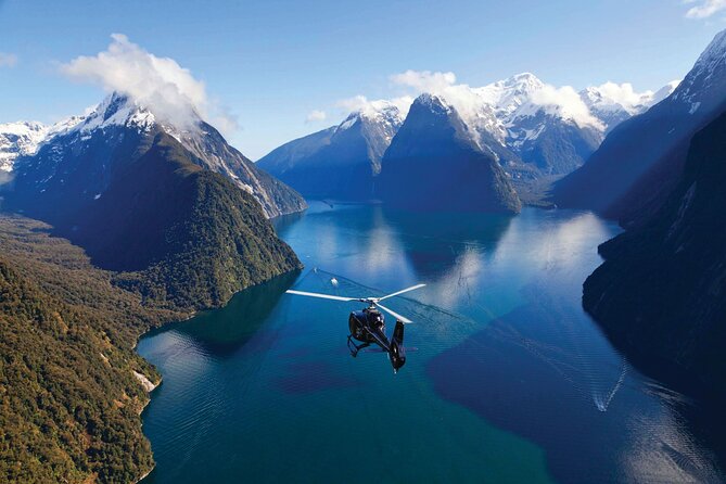Milford and Fiordland Highlights Tour by Helicopter from Queenstown - Shared helicopter or private flight