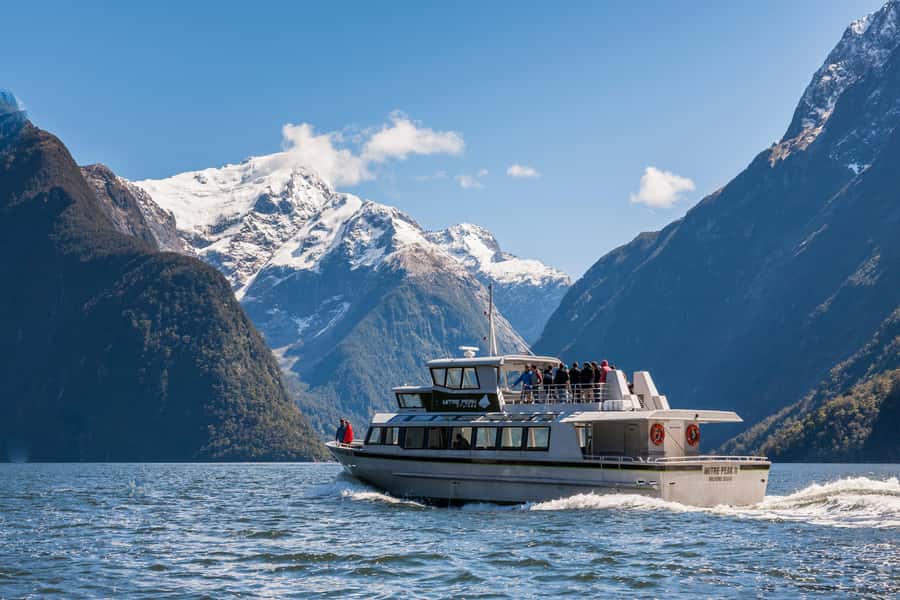 Milford Sound: 2-Hour Small Boat Scenic Cruise - The 16-kilometre route through the fiord
