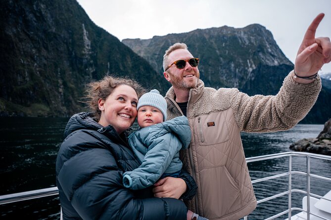 Milford Sound Coach & Cruise Tour from Te Anau - Lunch, hot drinks, and the food trade-off