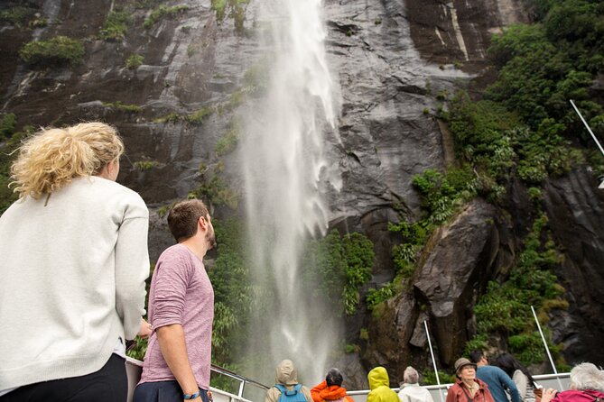 Milford Sound Coach & Extended Cruise from Queenstown - Te Anau gives the drive a needed pause