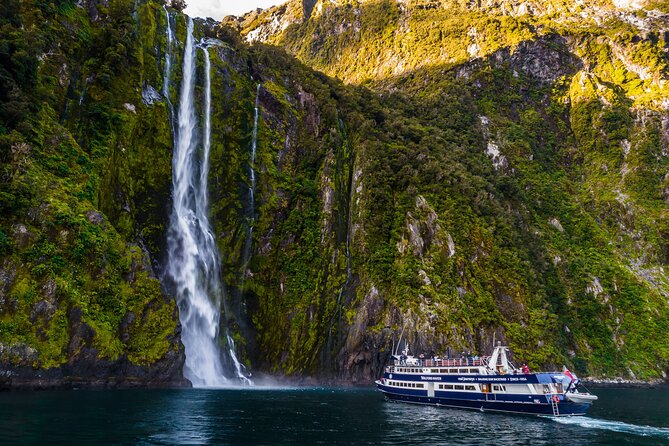 Milford Sound Cruise - RealNZ - What happens during the two-hour cruise