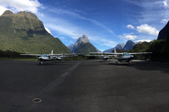 Milford Sound Flight and Cruise ex Queenstown (incl Lunch) - Routeburn, Hollyford, and Fiordland from the air