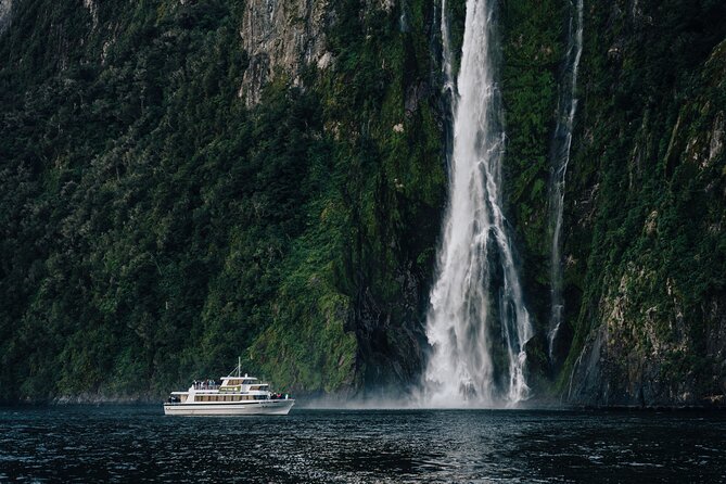 Milford Sound Helicopter and Cruise Tour from Queenstown - What the two-hour cruise adds
