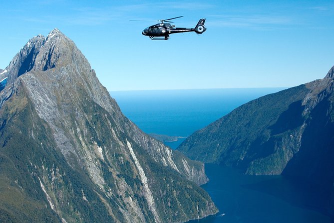 Milford Sound Helicopter Flight and Cruise from Queenstown - Flying from Queenstown across the Southern Alps