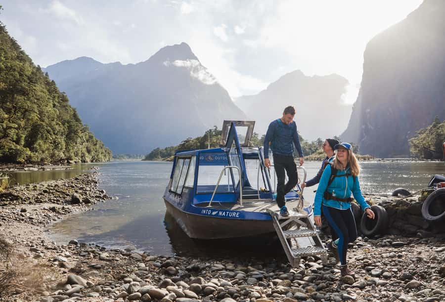 Milford Sound: Nature Cruise & Milford Track Walk - Starting at Deepwater Basin and reaching Sandfly Point