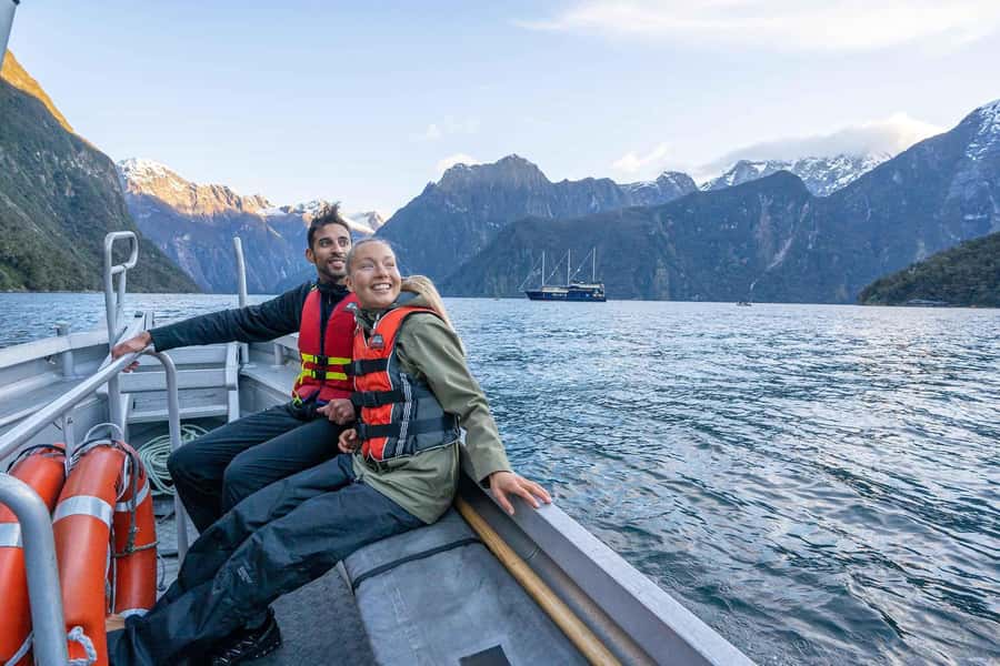 Milford Sound: Overnight Cruise with Water Activities - Dinner, stargazing, and a night in your own cabin