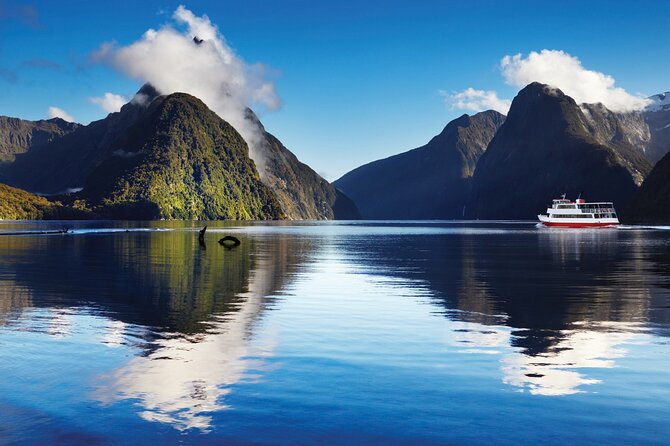 Milford Sound Small Group Tour, Cruise & Picnic Lunch - Through the Homer Tunnel into Cleddau Valley