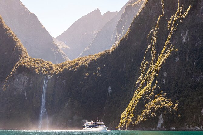 Milford Sound Tour: Cruise & Flight - Eglinton Valley gives you room to breathe