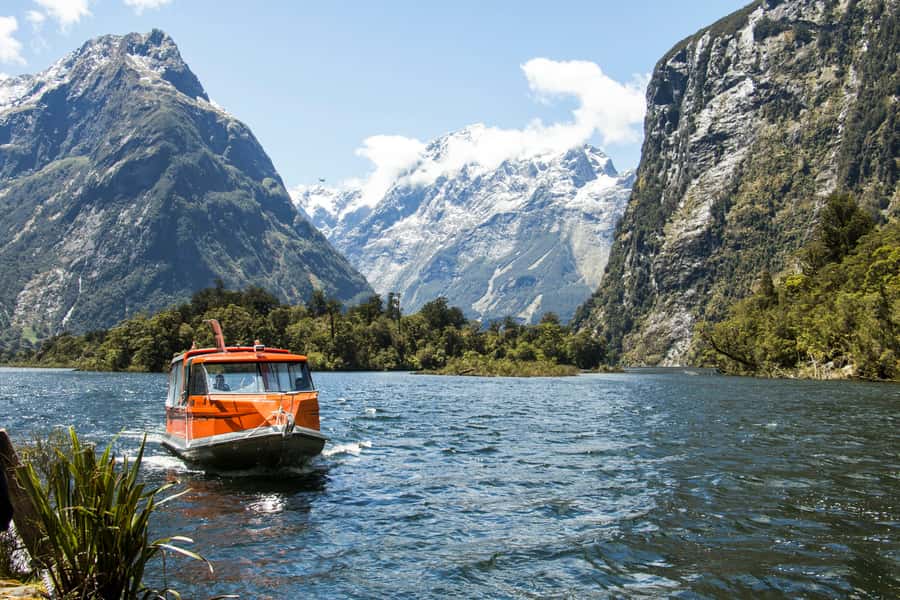 Milford Track: Full Day Guided Hike and Nature Cruise - The early start from Te Anau