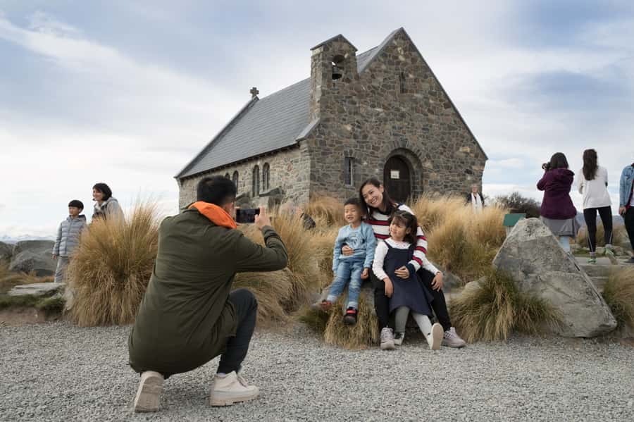 Mount Cook Full-Day Tour: Queenstown to Christchurch - What the guide adds to a long coach day