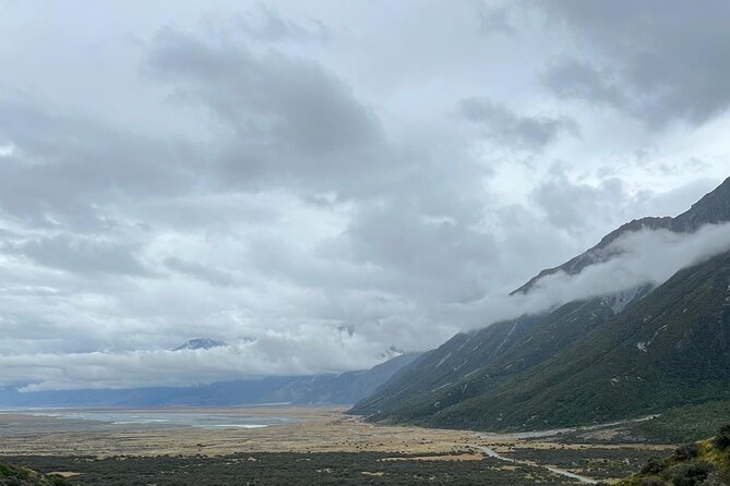 Mount Cook & Lake Tekapo the Ultimate combo from Queenstown - A short pause at High Country Salmon