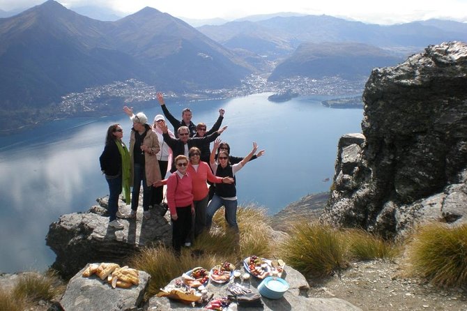 Private Champagne Picnic on a Peak with Helicopter Ride - Flying over Lake Wakatipu
