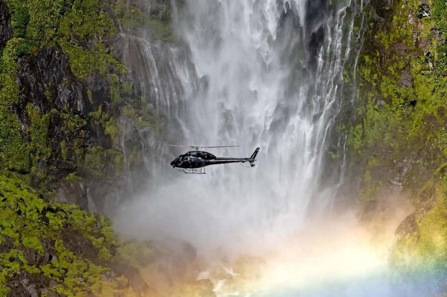 Queenstown: 2.5 Hour Flight to Fiordland's Iconic Locations - Milford Sound from the air