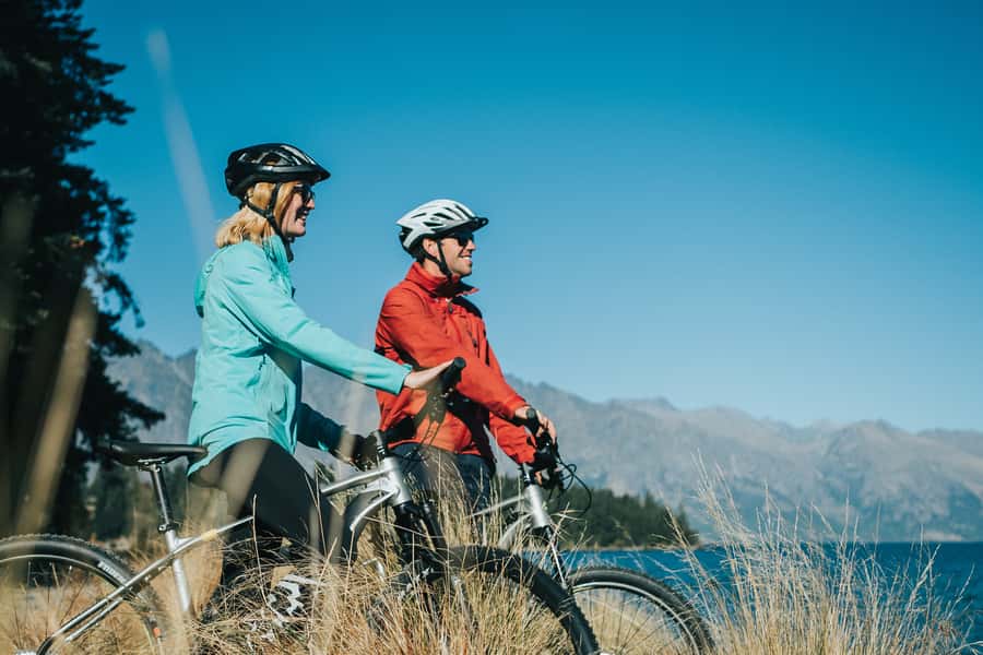 Queenstown: Arrowtown To Queenstown Biking Adventure - The final approach beside Lake Whakatipu