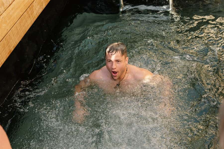 Queenstown: Floating Sauna Experience on Lake Whakatipu - What to bring and what to leave behind