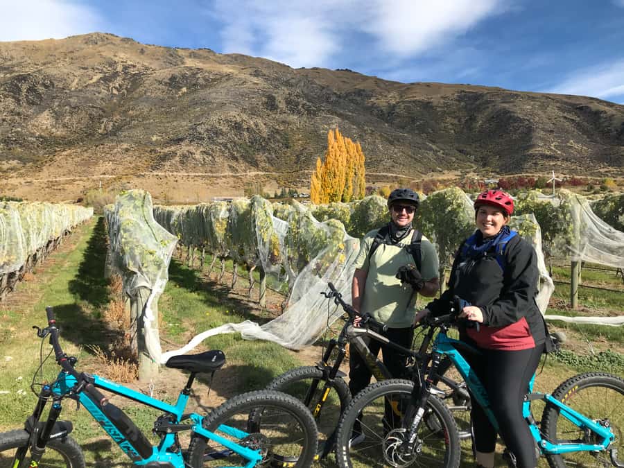 Queenstown: Guided E-Bike Tour with Winery Visits & Tastings - Mt Rosa Wines, the platter, and the final hour