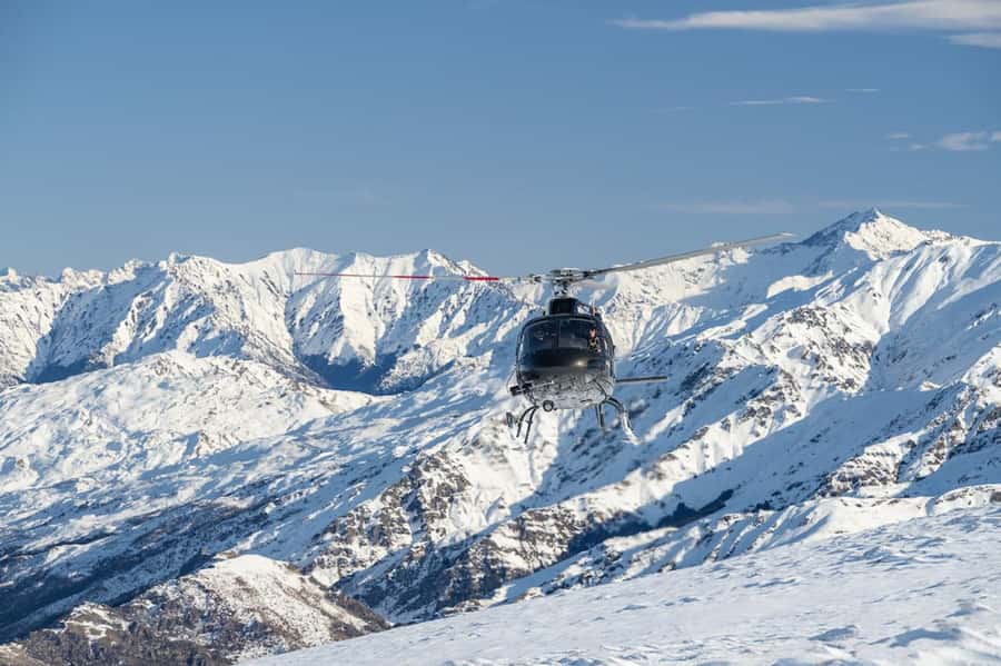 Queenstown Helicopter Flight with Snow Landing | 30 mins - The 30-minute route over Queenstown and Lake Whakatipu