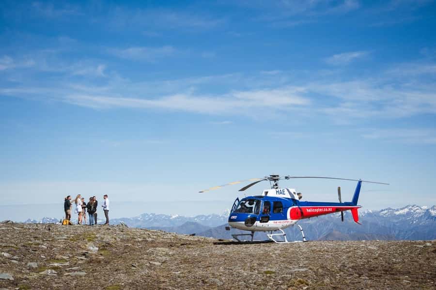 Queenstown: Helicopter & Wine Tasting Tour - A helicopter opening for a full day in Gibbston