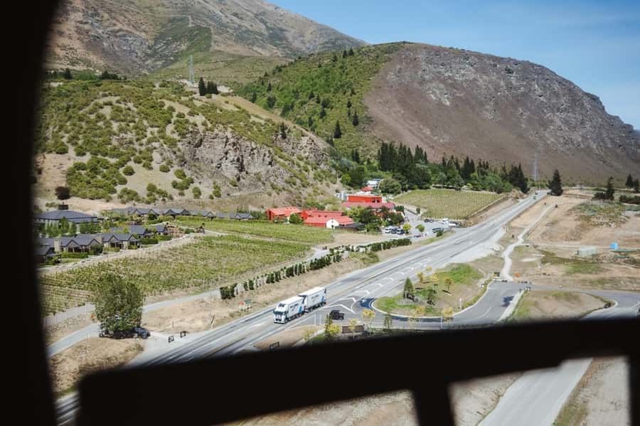 Queenstown: Helicopter & Wine Tasting Tour - The van, group size and guide support