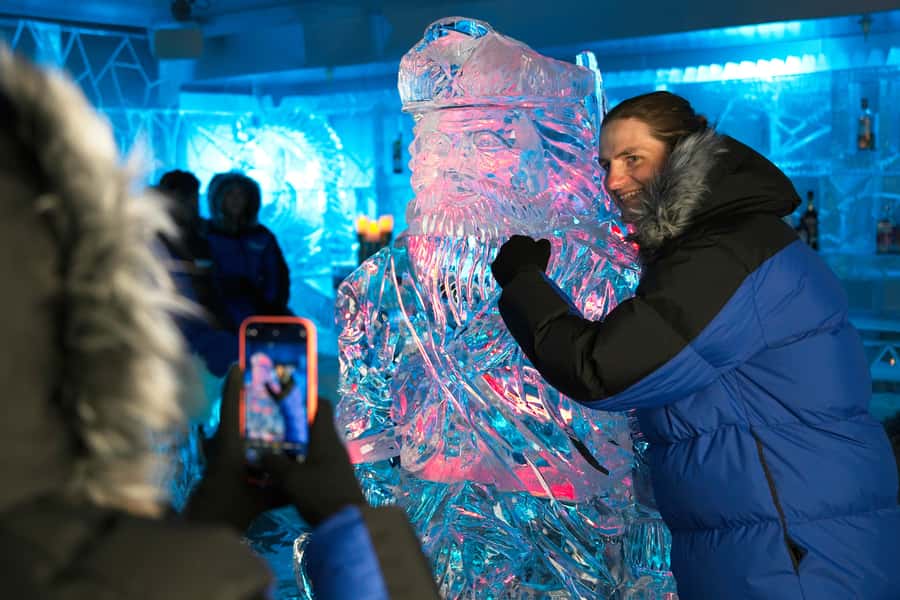 Queenstown: Ice Bar Entry with Warm Winter Gear and Drink - Drinks, ice glasses, and the social atmosphere