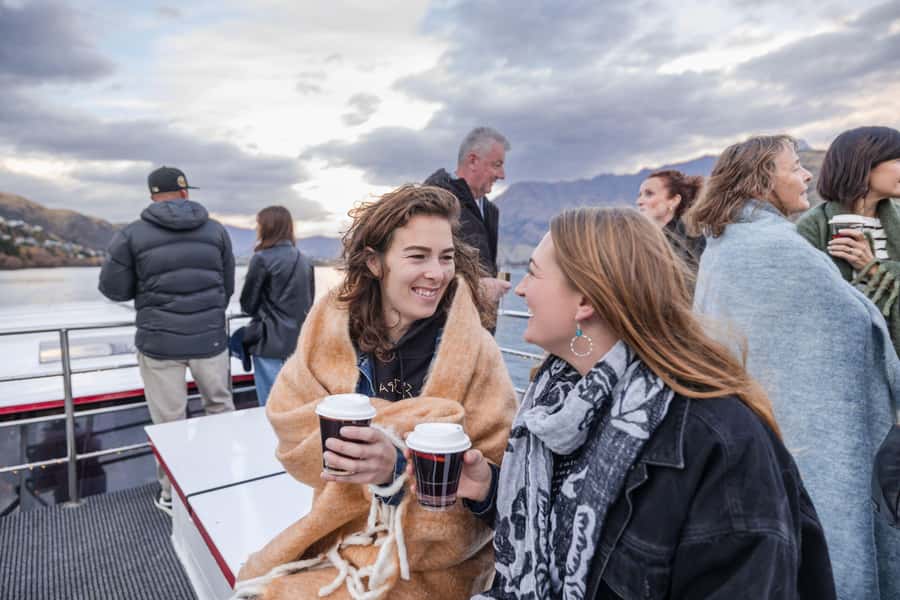 Queenstown: Lake Wakatipu Scenic Cruise - A family-friendly and dog-friendly boat trip