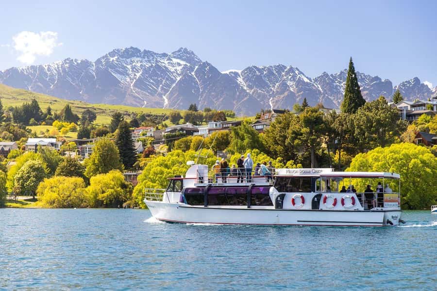 Queenstown: Lake Wakatipu Scenic Cruise - A comfortable 90 minutes on Lake Wakatipu
