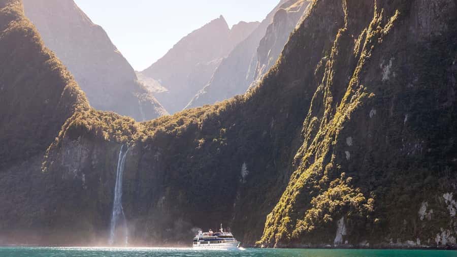 Queenstown: Milford Sound Day Trip - Cruise & Picnic Lunch - Picnic lunch keeps the schedule simple