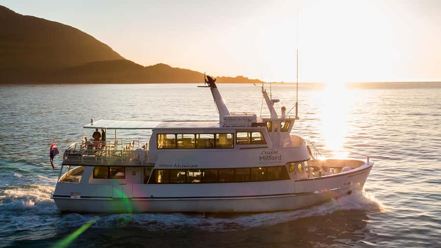 Queenstown: Milford Sound Small-Group Tour w Cruise & Lunch - Te Anau gives you a useful morning break