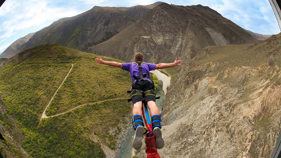 Queenstown: Nevis Bungy - Australasia's Biggest Bungy! - The 134-metre jump from the Nevis Pod